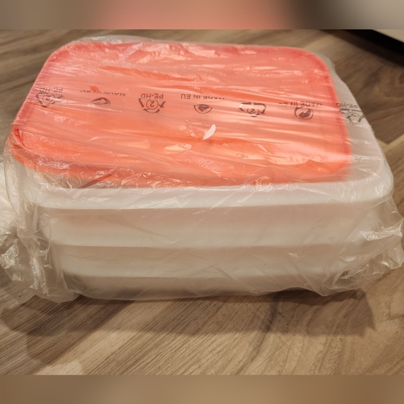 New Tupperware Freezer Mate Stackable - Picture 2 of 2